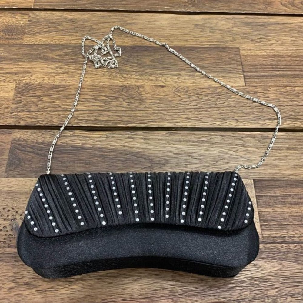 𝅺WOMAN’S rhinestone black satin clutch purse. Chain strap. Holds a lot.